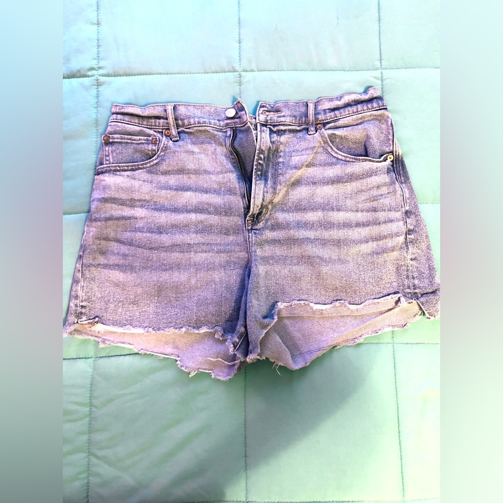 American Eagle stretch denim shorts. Size 16.